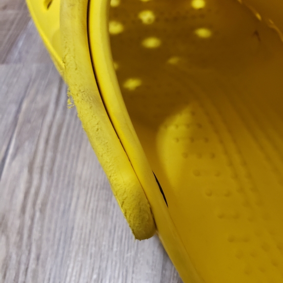 Yellow Crocs - Picture 7 of 7